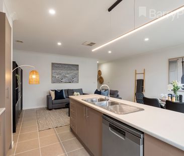 15 Hadley Lane, Craigieburn VIC 3064 - House For Rent | Domain - Photo 5