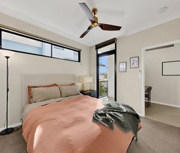 EXECUTIVE FULLY FURNISHED – DESIGNER INTERIORS - Photo 3