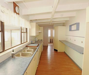 Coastal Home - Photo 5