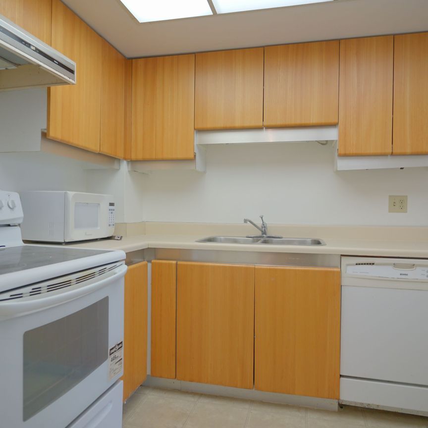 For Lease - 65 Harbour Square Unit# 2107, Toronto, Ontario - Photo 1