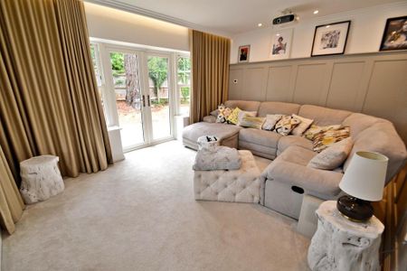 5 bedroom detached house to rent - Photo 3