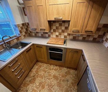 2 bedroom semi-detached house to rent - Photo 6