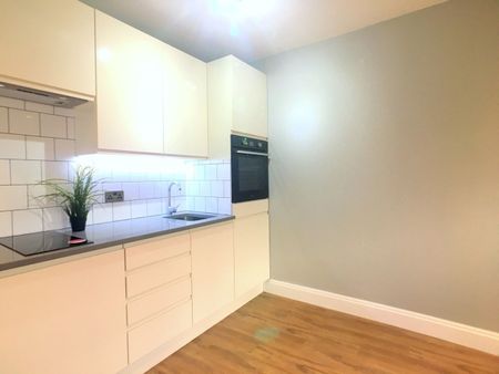 1 Bed Flat, Lamington Street, W6 - Photo 5