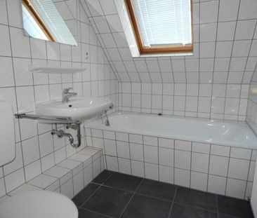 Großzügige 3-Zimmer-Dachgeschosswohnung wartet auf SIE! - Photo 1