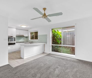 Freshly updated and ready to enjoy, - Photo 2