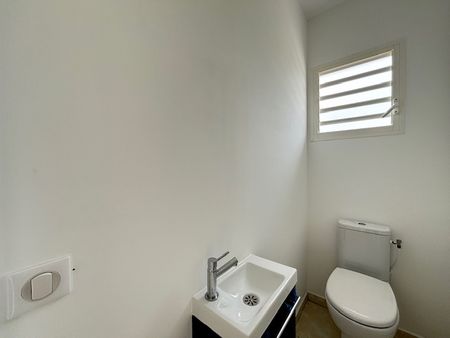 Location Maison 4 pièces 78m² BAIE MAHAULT 97122 - Photo 4