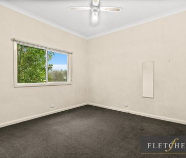 Spacious Home with Excellent Location – Perfect for Students - Photo 2