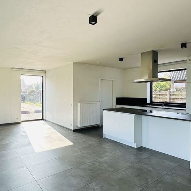 Eengezinswoning te huur in Oostkamp voor € 1.200 met 4 slaapkamers - Foto 1