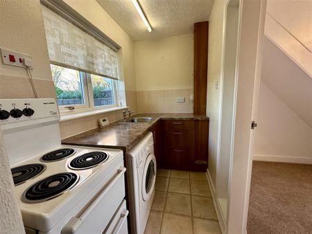 2 bedroom terraced house to rent - Photo 5