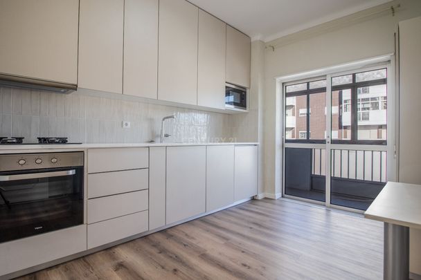 Apartamento T2 Totalmente Remodelado para Arrendamento em Localização Central – Coimbra, Vale das Flores - Photo 1