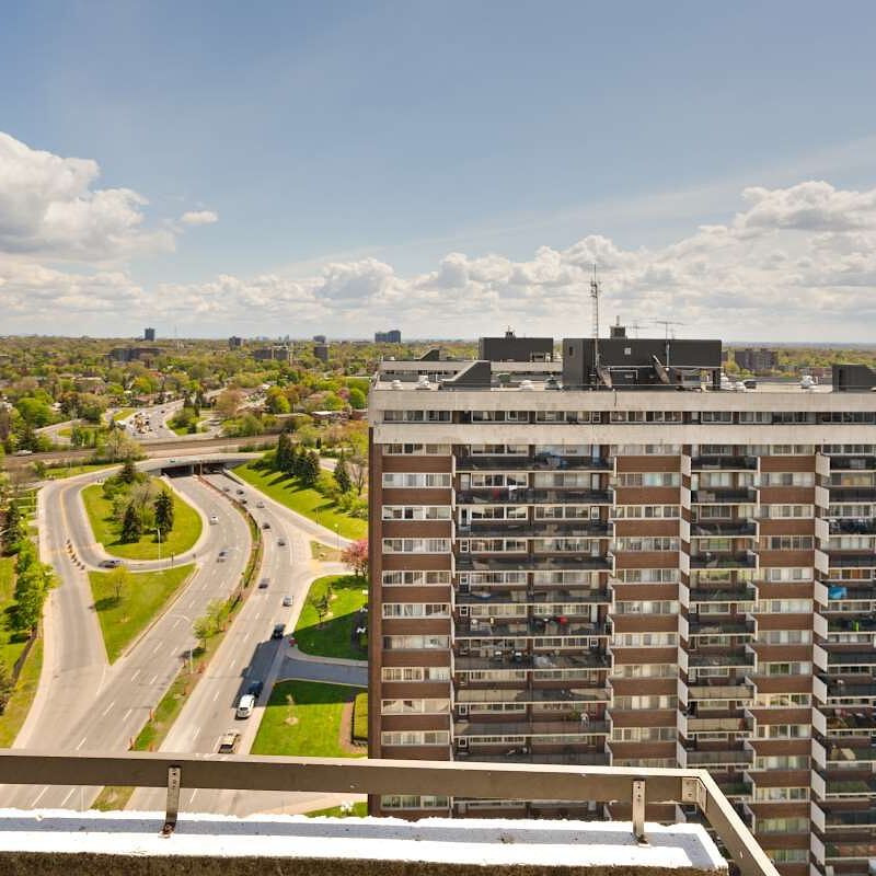 5740 Cavendish Boulevard, Côte Saint-Luc, QC - Photo 1