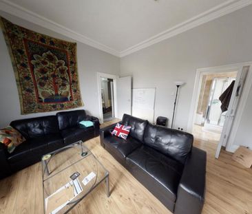4 bedroom flat to rent - Photo 2