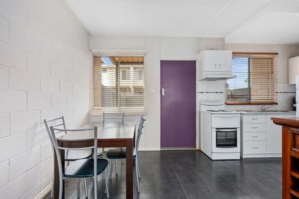 Modern & Fully Furnished Townhouse in Sought-After Kambalda West - Photo 1