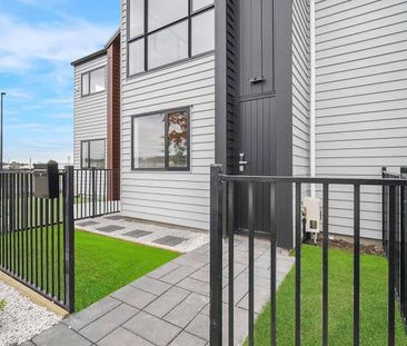 Stunning Townhouse For Rent - Photo 5