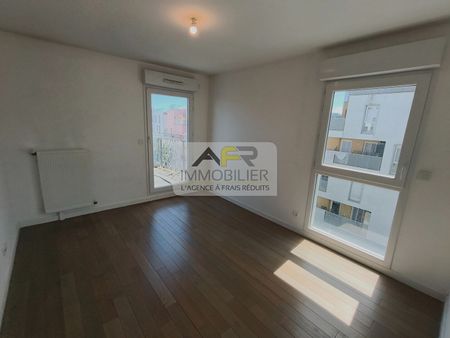 Location Appartement 4 pièces 82m² - Photo 2