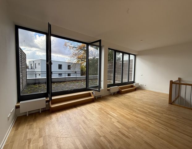 Attraktives RMH mit Terrasse, Garten und Dachstudio ***2 Balkone***EBK***GWC*** - Photo 1