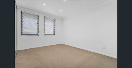 Charming 2-Bedroom House in Kingsgrove - Photo 2