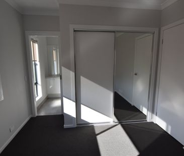 MODERN & SPACIOUS 4 BEDROOM HOME! - Photo 3