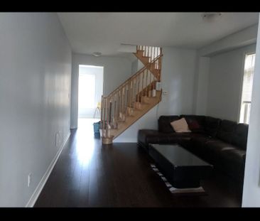 For Lease - 5 Exhibition Crescent, Brampton, Ontario - Photo 2