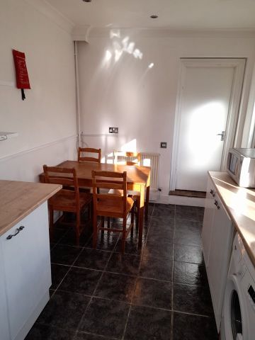 Room in a Shared House, Crewe Place, NW10 - Photo 3