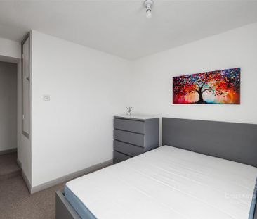 2 bedroom end of terrace house to rent - Photo 5