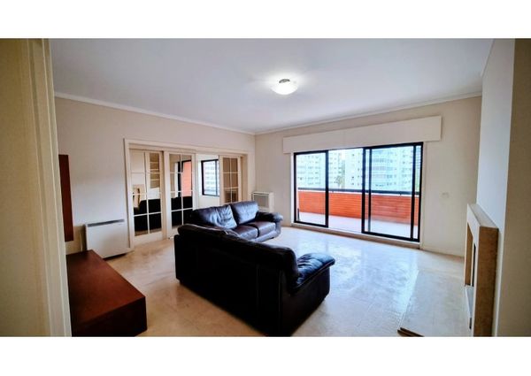 Apartamento T5 em Lisboa