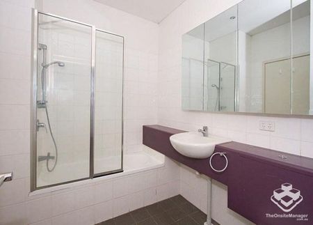 Stylish Inner-City Living in Historic McWhirters â 1 Bed + Study - Photo 4