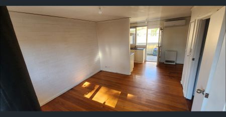 Ideally Located - 1 Bedroom Unit!! - Photo 3