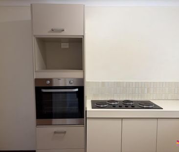 PRIME COMO LOCATION! - Photo 6