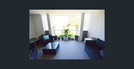 STUNNING TWO BEDROOM APARTMENT IN PRIME LOCATION - Photo 3