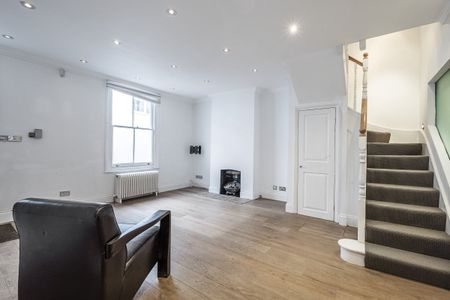 3 bedroom mews to rent - Photo 3