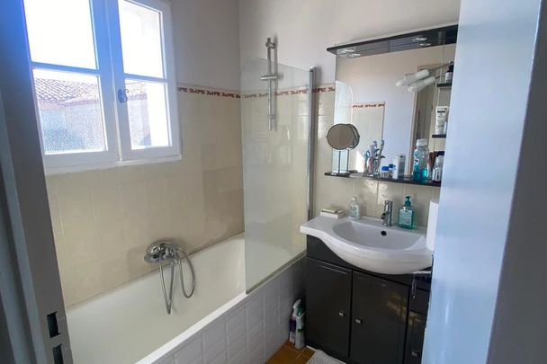 A LOUER MAISON 2 CHAMBRES VILLAGE DE GASSIN - Photo 1