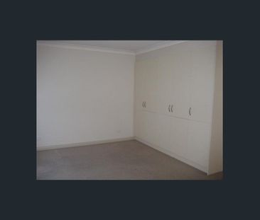 Spacious 3-Bedroom Executive Townhouse - Photo 1