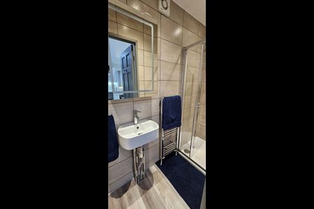 Room in a Shared House, Hersey Street, M6 - Photo 5