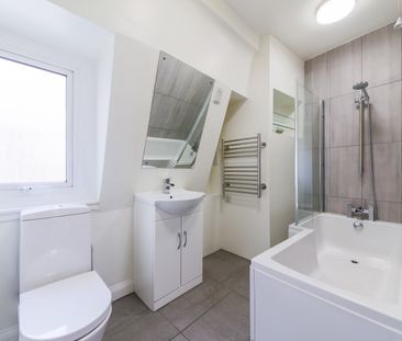 2 Bedroom Flat, Brewer Street, London, Greater London, Soho, W1F - Photo 5