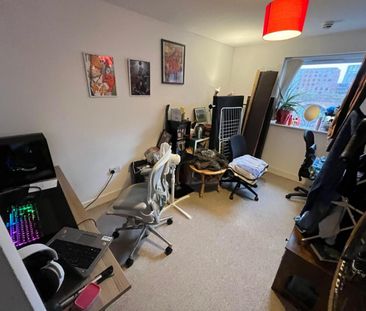 2 bedroom Flat To Let - Photo 2