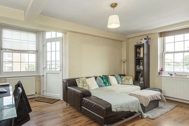 Emlyn Gardens, Shepherds Bush, W12 - Photo 1