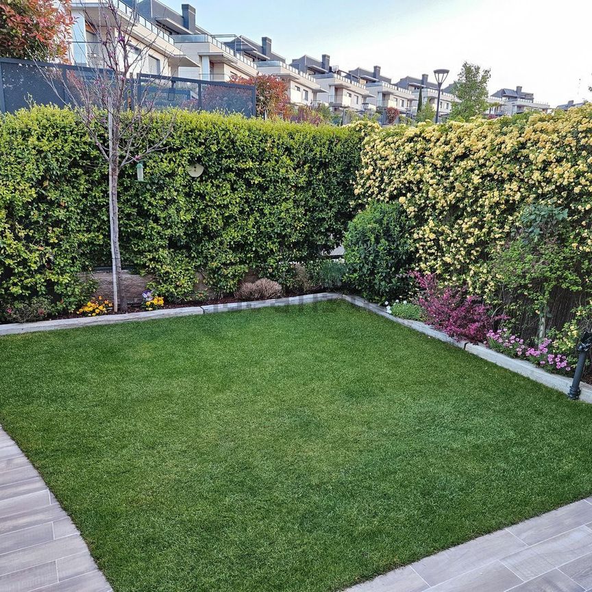 Casa adosada de alquiler en Calle Francisco de Vitoria, Valenoso - Photo 1
