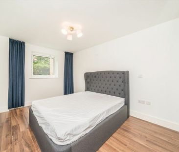 Roehampton Lane - Photo 2