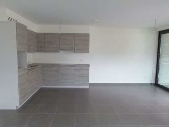 Recent app. met 2 slpk., terras en staanplaats in Halen. - Photo 1