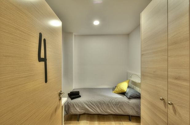 Travessera de Gràcia, Barcelona, Catalonia 08021 - Photo 1