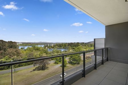 Luxury Living At The Griffin - Photo 3