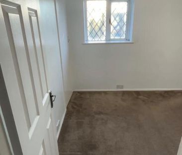 2 bedroom semi-detached house to rent - Photo 4