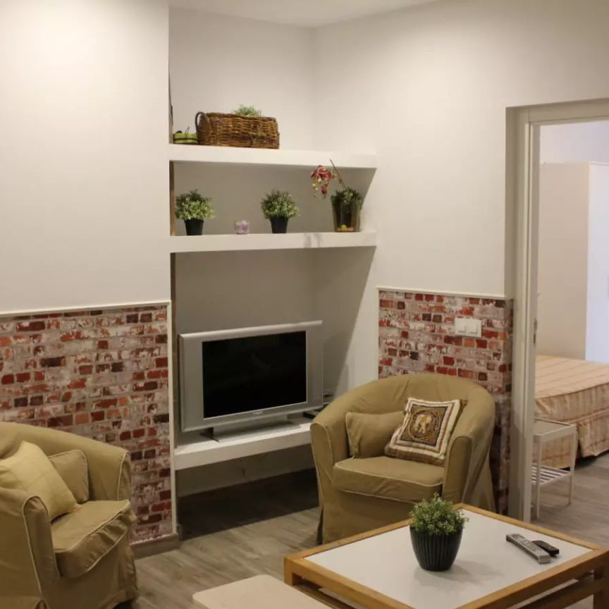 5-bedroom apartment for rent in Universidad - Photo 1
