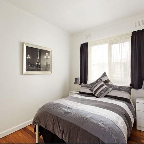 FANTASTIC ONE BEDROOM IN A GREAT LOCATION - Photo 1