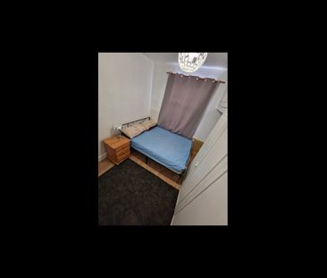 Room in a Shared House, Roman Road, IG1 - Photo 2