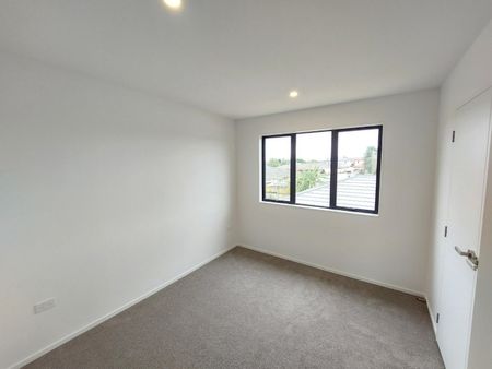 2 bedroom townhouse - Photo 2