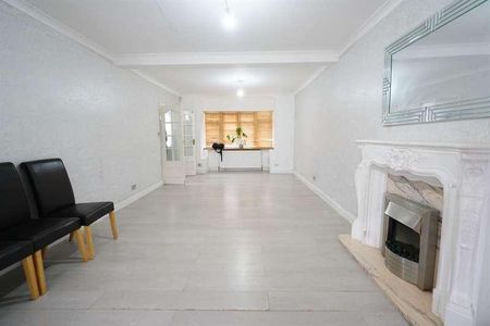 Premier Avenue, Grays, RM16 - Photo 2