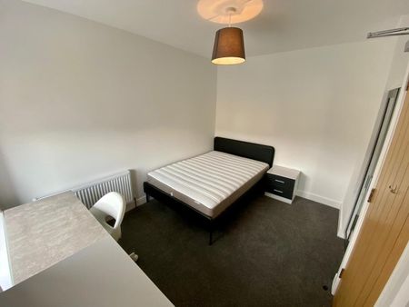 Filton Avenue, Filton - Photo 3