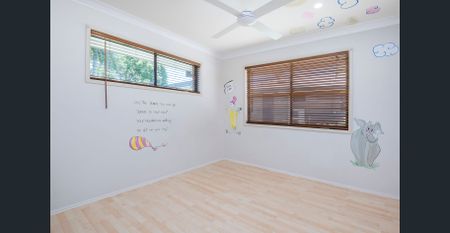 Immaculate spacious Family Home - Great Location! - Photo 5